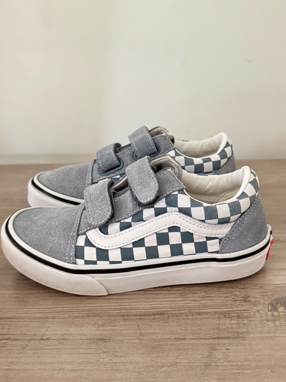 Vans Kids Old Skool Checkerboard Velcro Sneakers Size 2.5 worn only 2 times - Picture 5 of 7